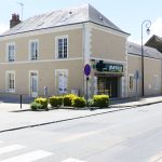 Photo transformation batiment en Pharmacie